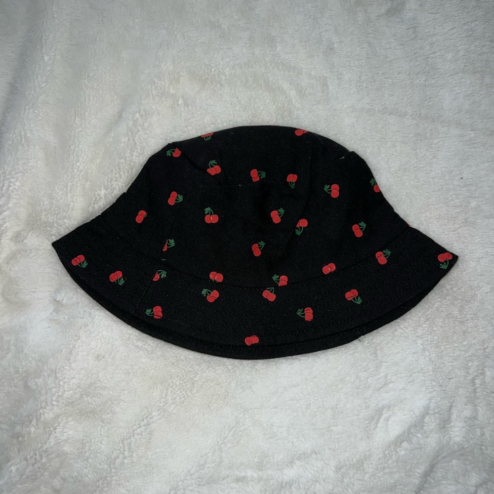 Cherry print bucket hat🍒
